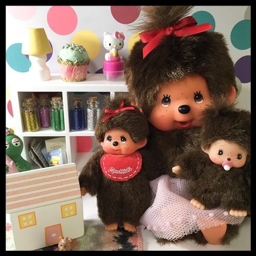 Monchhichi i his room